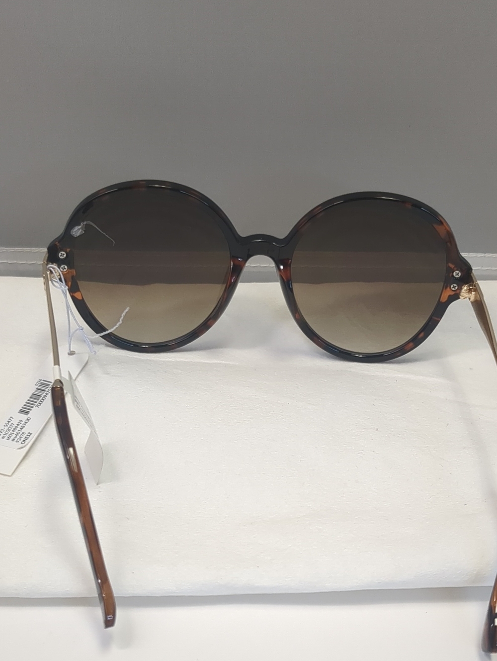 Round Tortoiseshell Women's Sunglasses with Brown Gradient Lenses